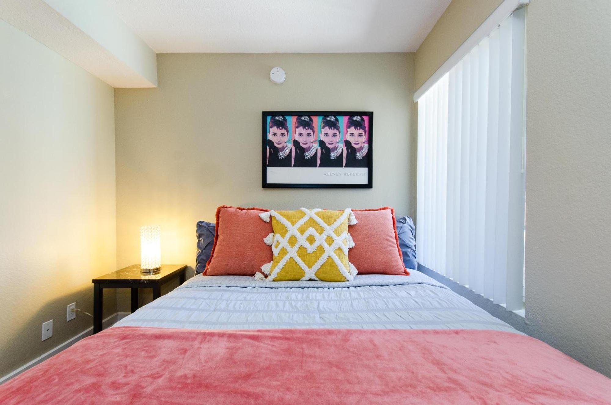 Charming 2br Near La Attractions Apartment Los Angeles